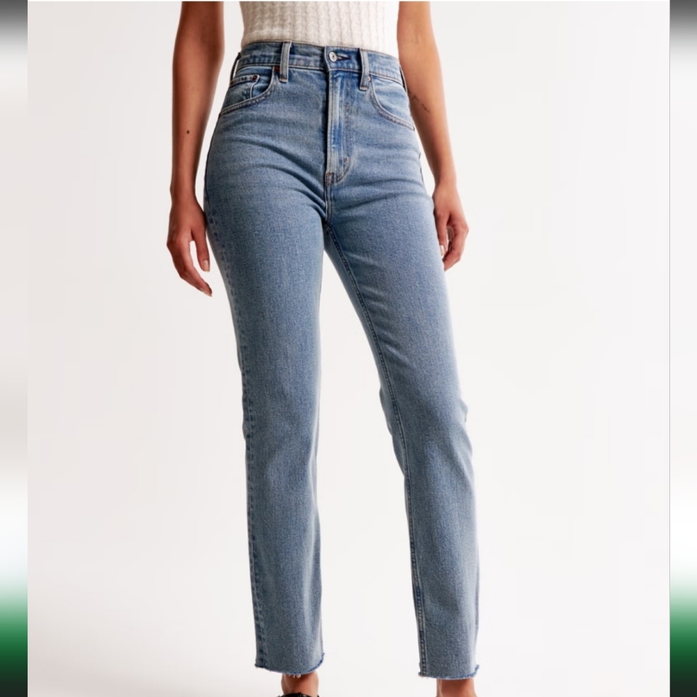 Abercrombie Ultra High Rise Ankle Straight Jean 24 short 00s